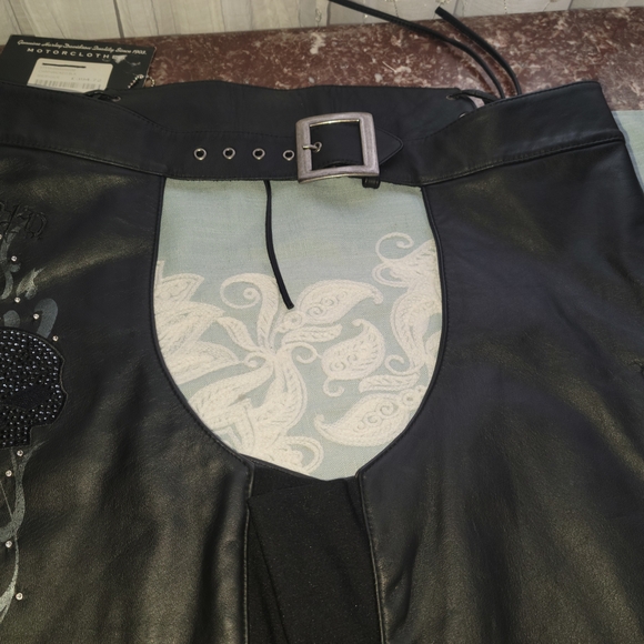 🔥NWT RARE "WICKED" Harley-Davidson Black Leather Flare Chaps with Skull Bling - Picture 4 of 15